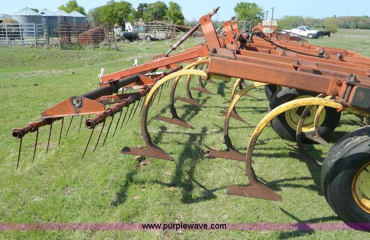 image for item T9792 Sunflower 20' chisel plow