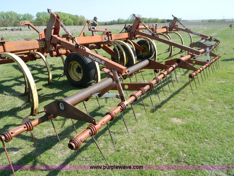 image for item T9792 Sunflower 20' chisel plow