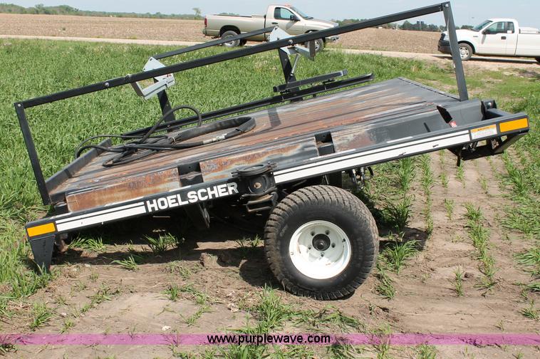 image for item T9823 2003 Hoelscher 1000 bale accumulator