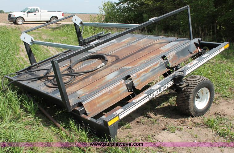 image for item T9823 2003 Hoelscher 1000 bale accumulator