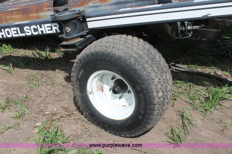 image for item T9823 2003 Hoelscher 1000 bale accumulator