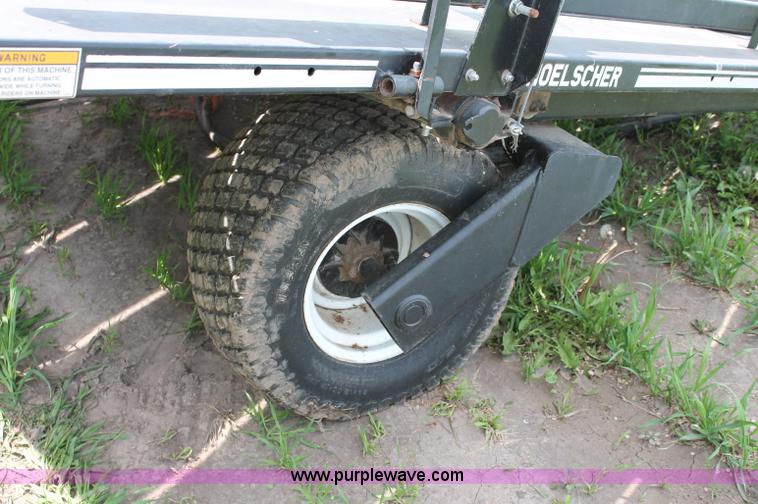 image for item T9823 2003 Hoelscher 1000 bale accumulator