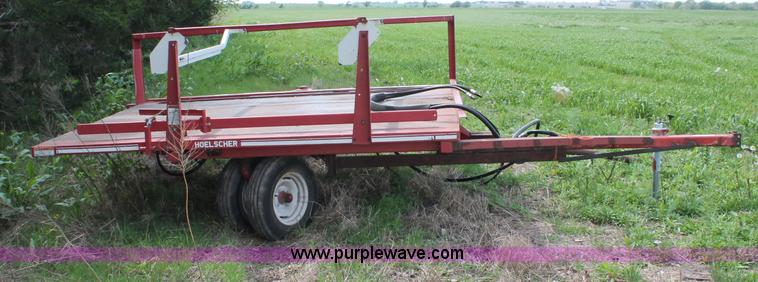 image for item T9825 Hoelscher 1000 bale accumulator