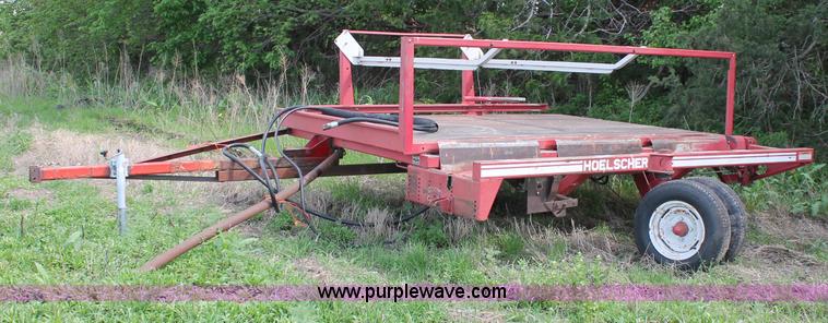 image for item T9825 Hoelscher 1000 bale accumulator