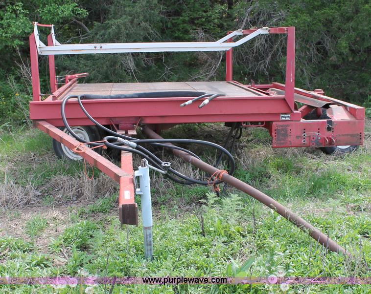 image for item T9825 Hoelscher 1000 bale accumulator