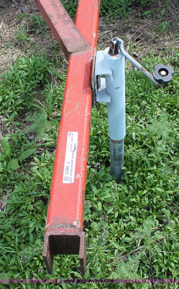 image for item T9825 Hoelscher 1000 bale accumulator