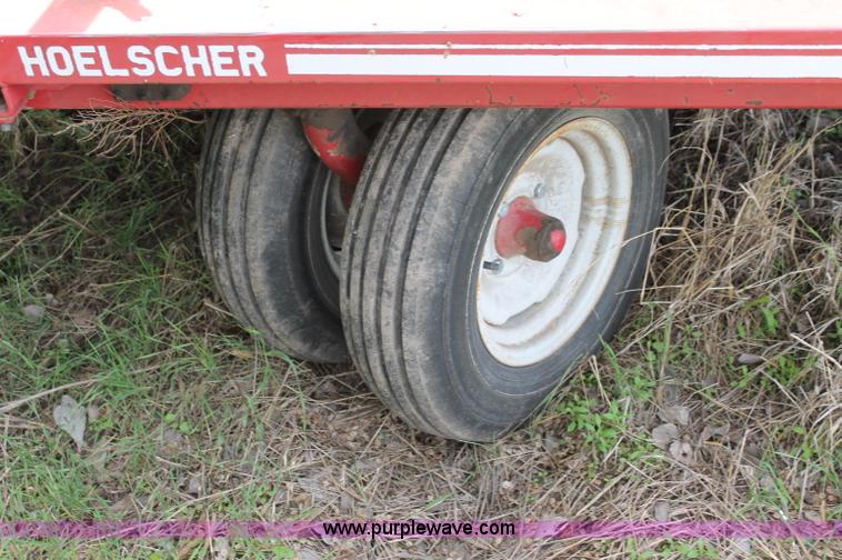 image for item T9825 Hoelscher 1000 bale accumulator