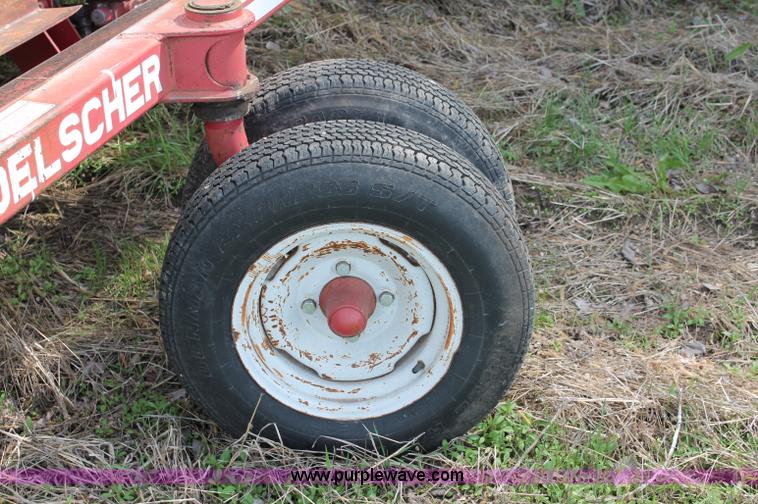 image for item T9825 Hoelscher 1000 bale accumulator