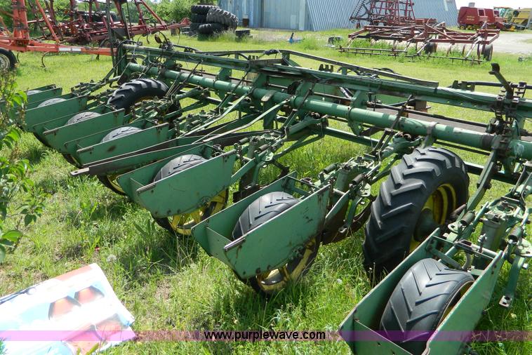 image for item T9837 John Deere P1280 planter
