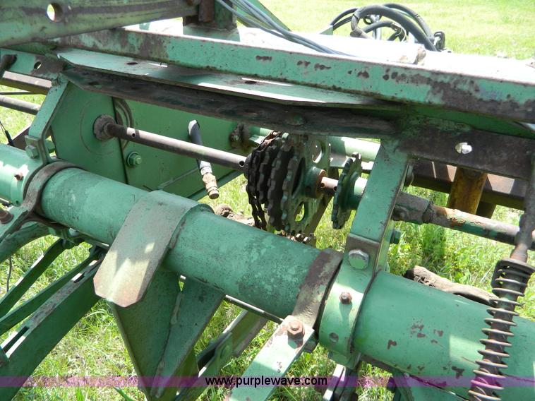 image for item T9837 John Deere P1280 planter