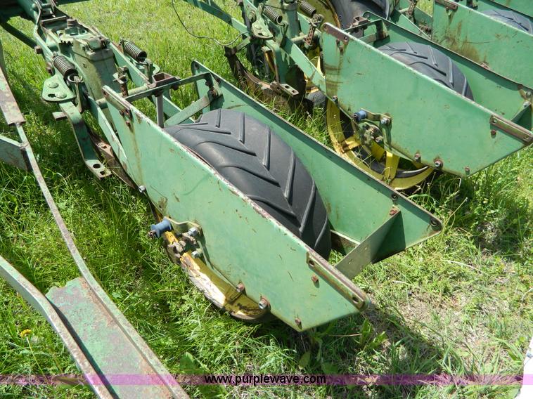 image for item T9837 John Deere P1280 planter