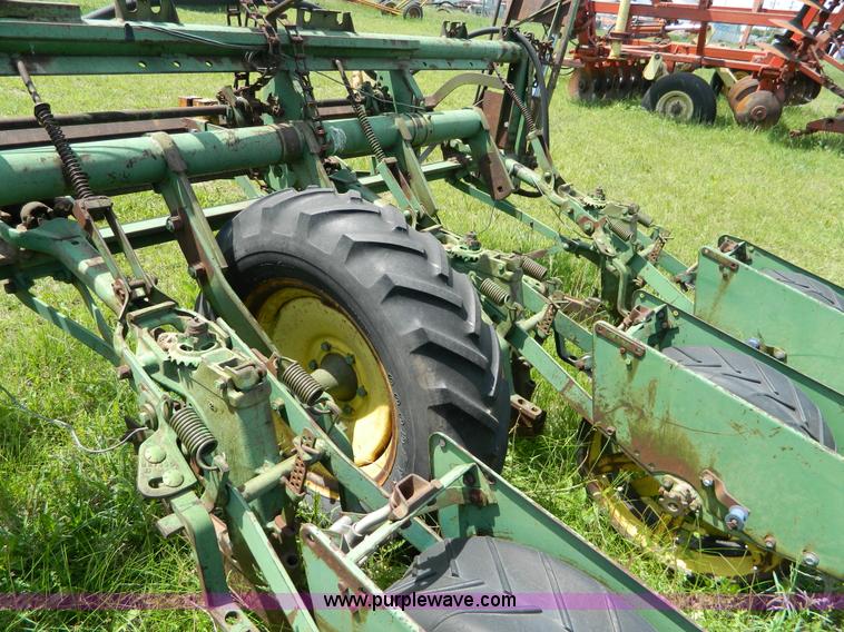 image for item T9837 John Deere P1280 planter
