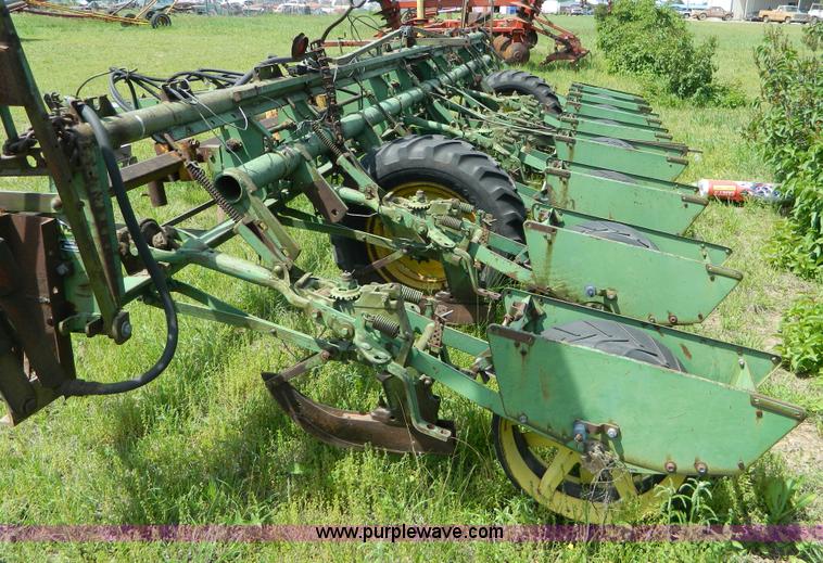 image for item T9837 John Deere P1280 planter