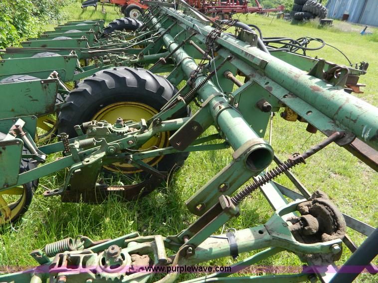 image for item T9837 John Deere P1280 planter