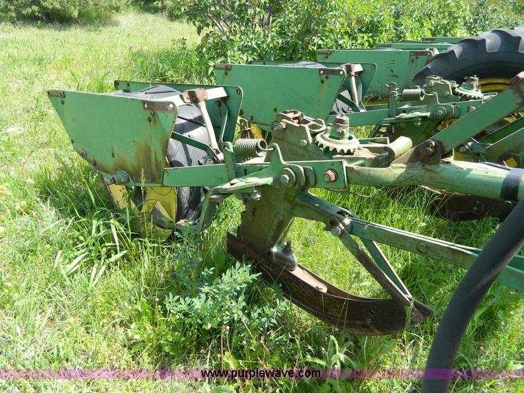 image for item T9837 John Deere P1280 planter