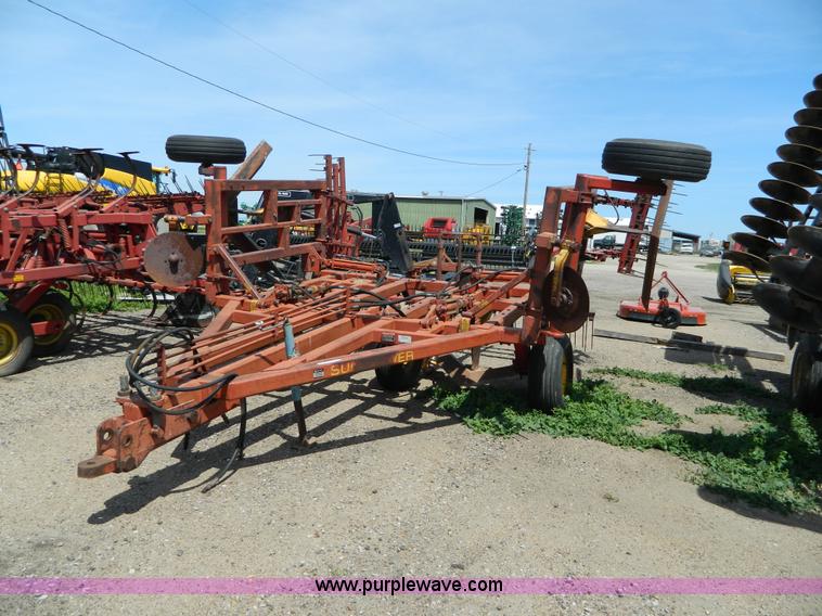 image for item T9839 Sunflower 4-5 sweep plow