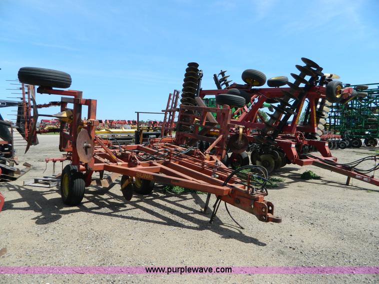 image for item T9839 Sunflower 4-5 sweep plow