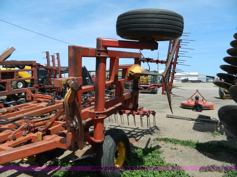 image for item T9839 Sunflower 4-5 sweep plow