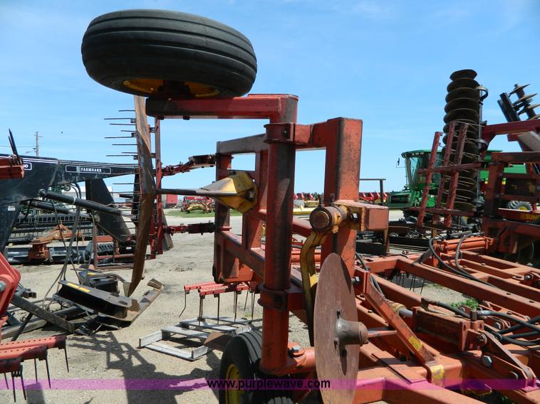 image for item T9839 Sunflower 4-5 sweep plow