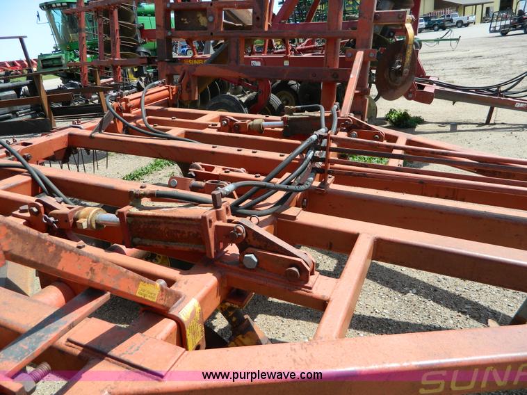 image for item T9839 Sunflower 4-5 sweep plow