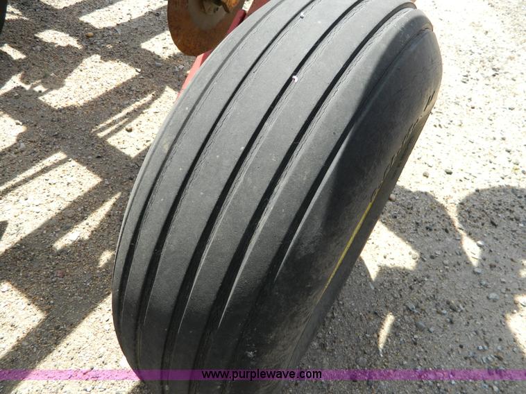 image for item T9839 Sunflower 4-5 sweep plow