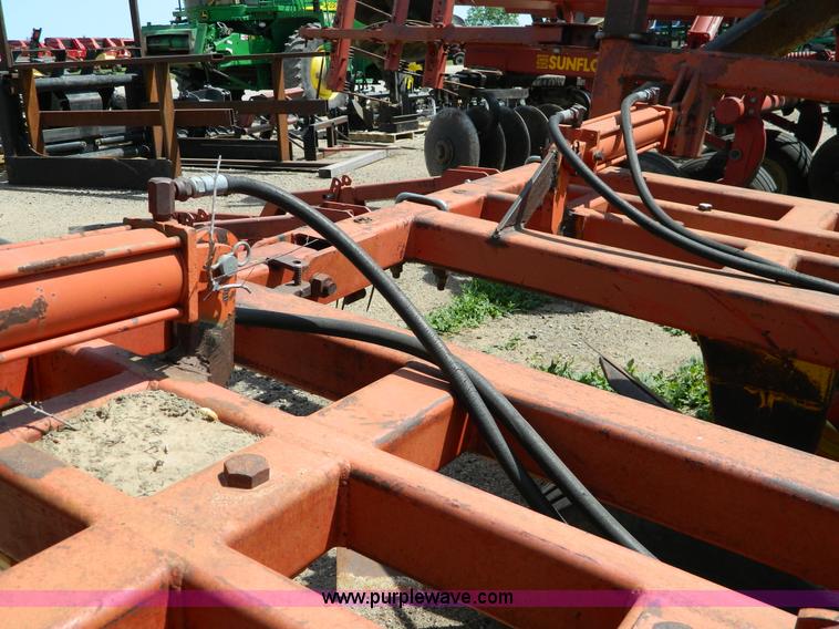 image for item T9839 Sunflower 4-5 sweep plow