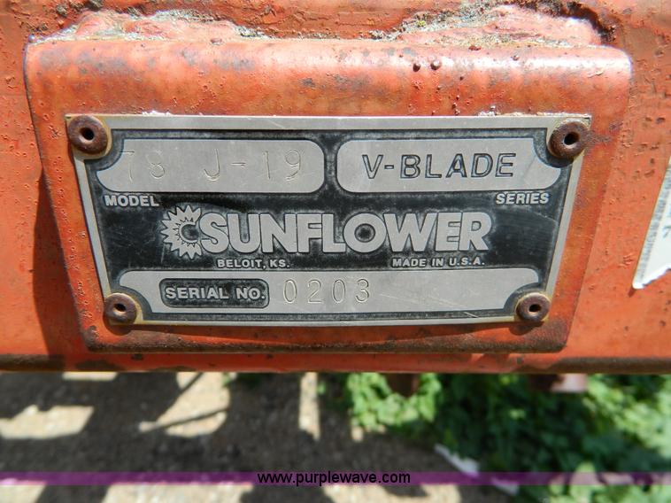 image for item T9839 Sunflower 4-5 sweep plow