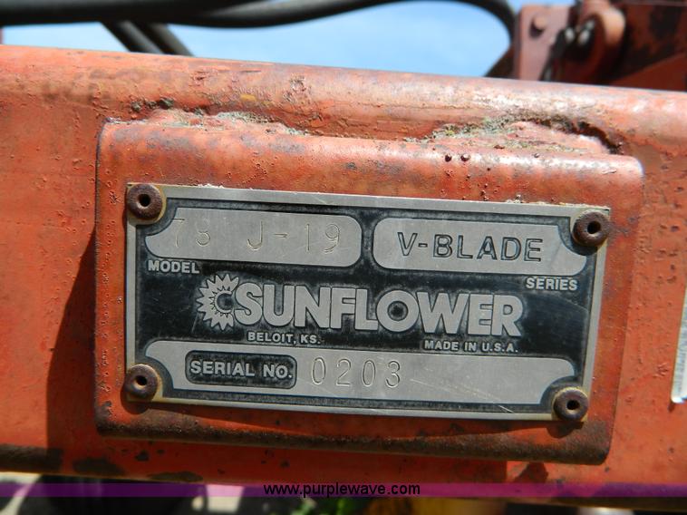 image for item T9839 Sunflower 4-5 sweep plow