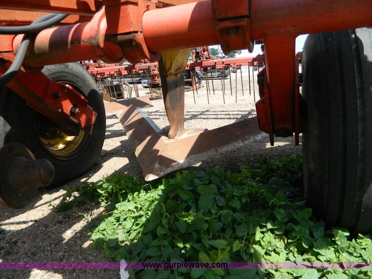 image for item T9839 Sunflower 4-5 sweep plow