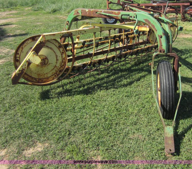 image for item V9050 John Deere 10' side delivery rake