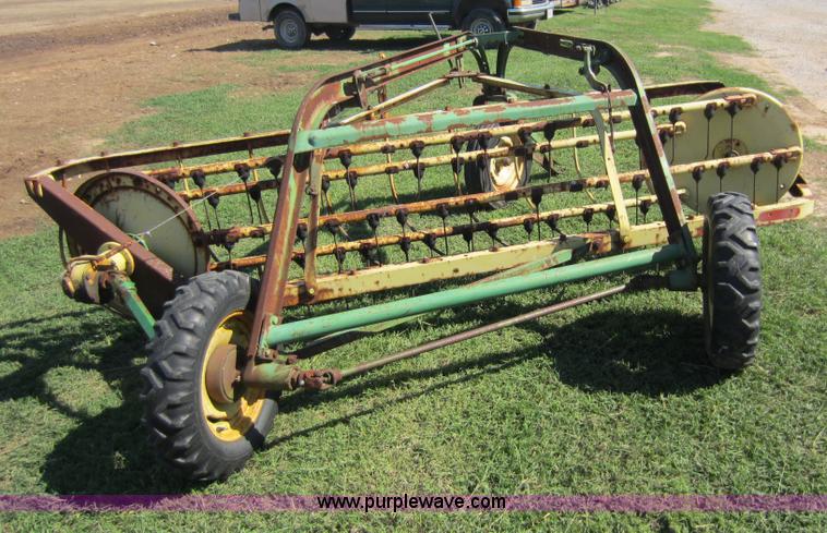image for item V9050 John Deere 10' side delivery rake