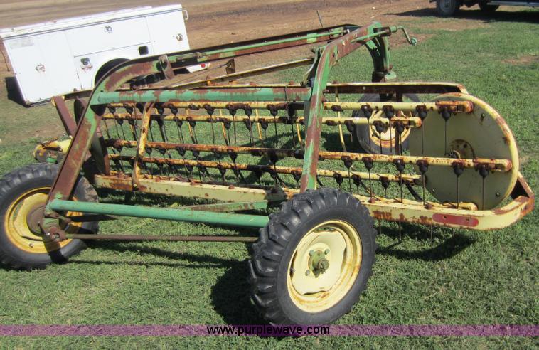 image for item V9050 John Deere 10' side delivery rake