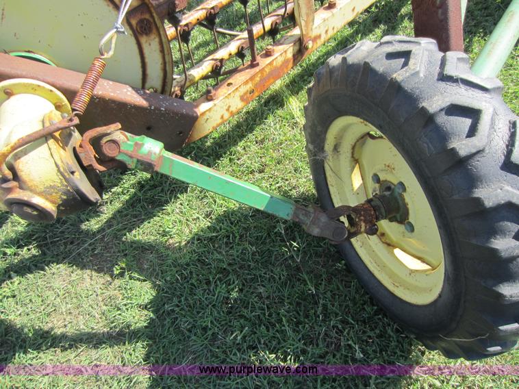 image for item V9050 John Deere 10' side delivery rake