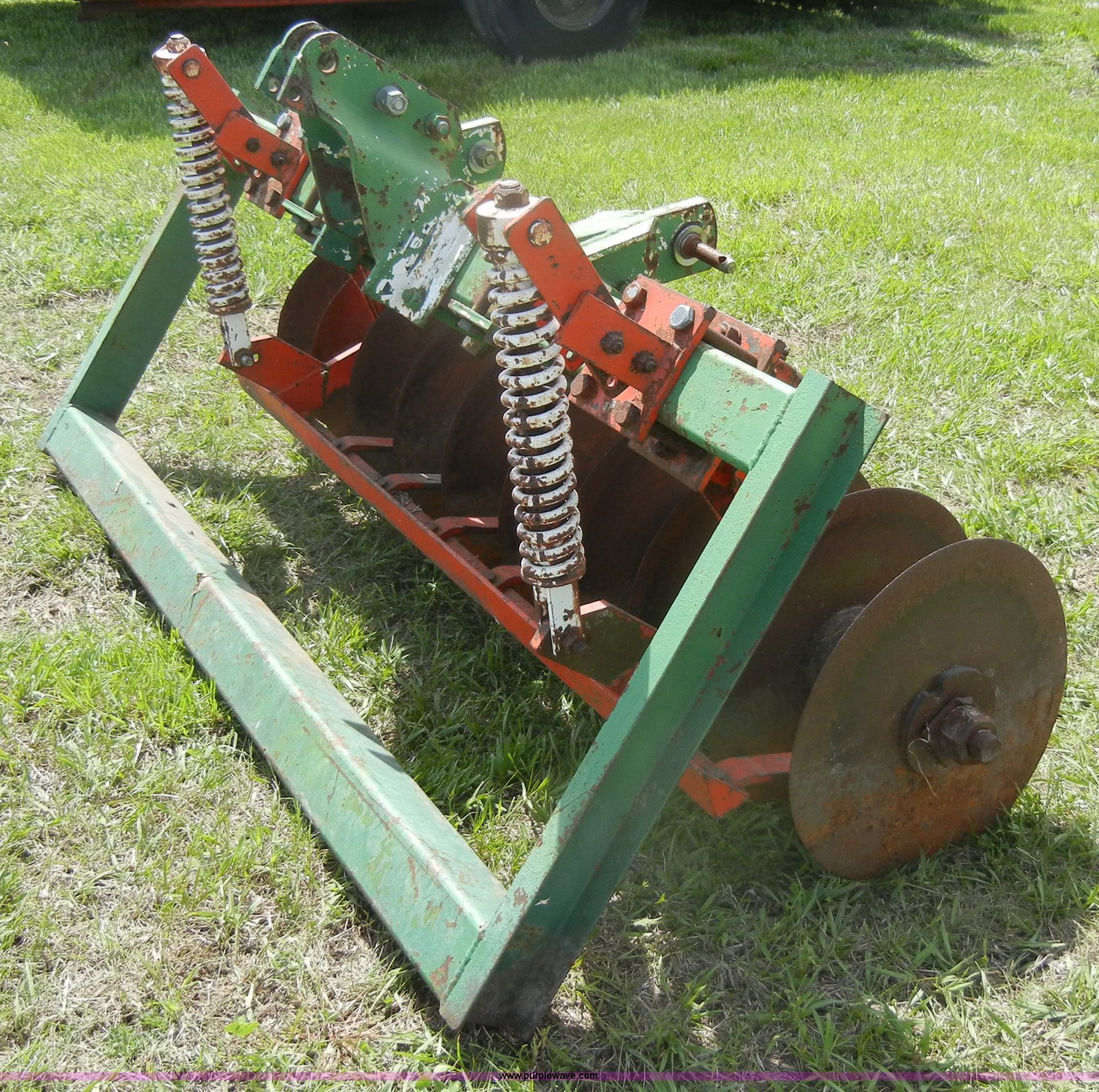 5.5' mulch/hay crimper in Holton, KS Item C4464 sold Purple Wave
