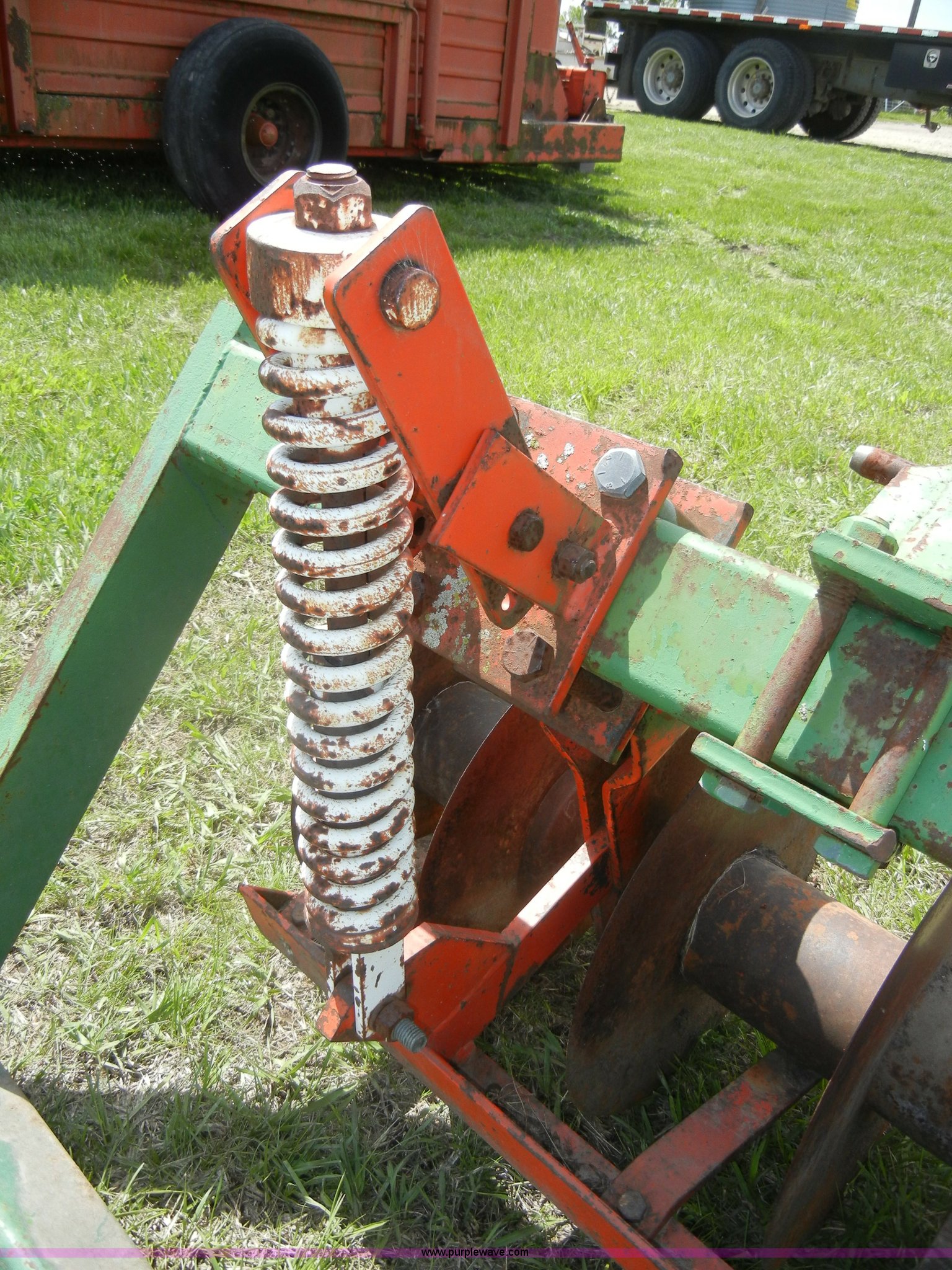 5.5' mulch/hay crimper in Holton, KS Item C4464 sold Purple Wave