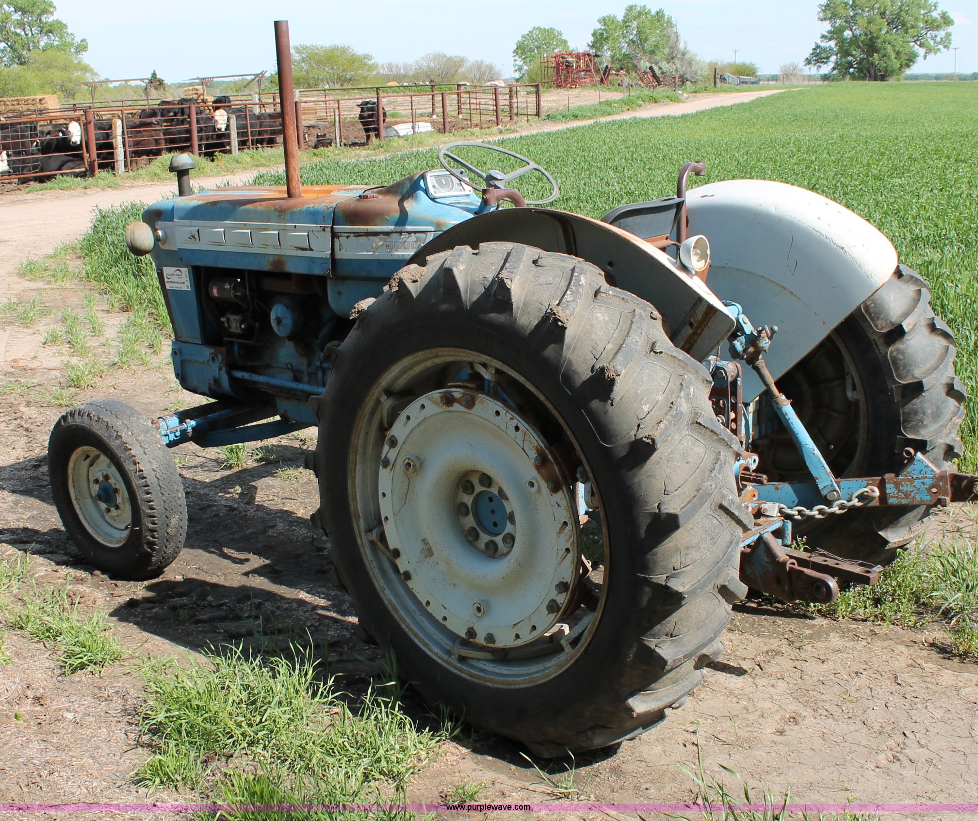 Ford 5000 tractor in Jamestown, KS | Item D7871 sold | Purple Wave