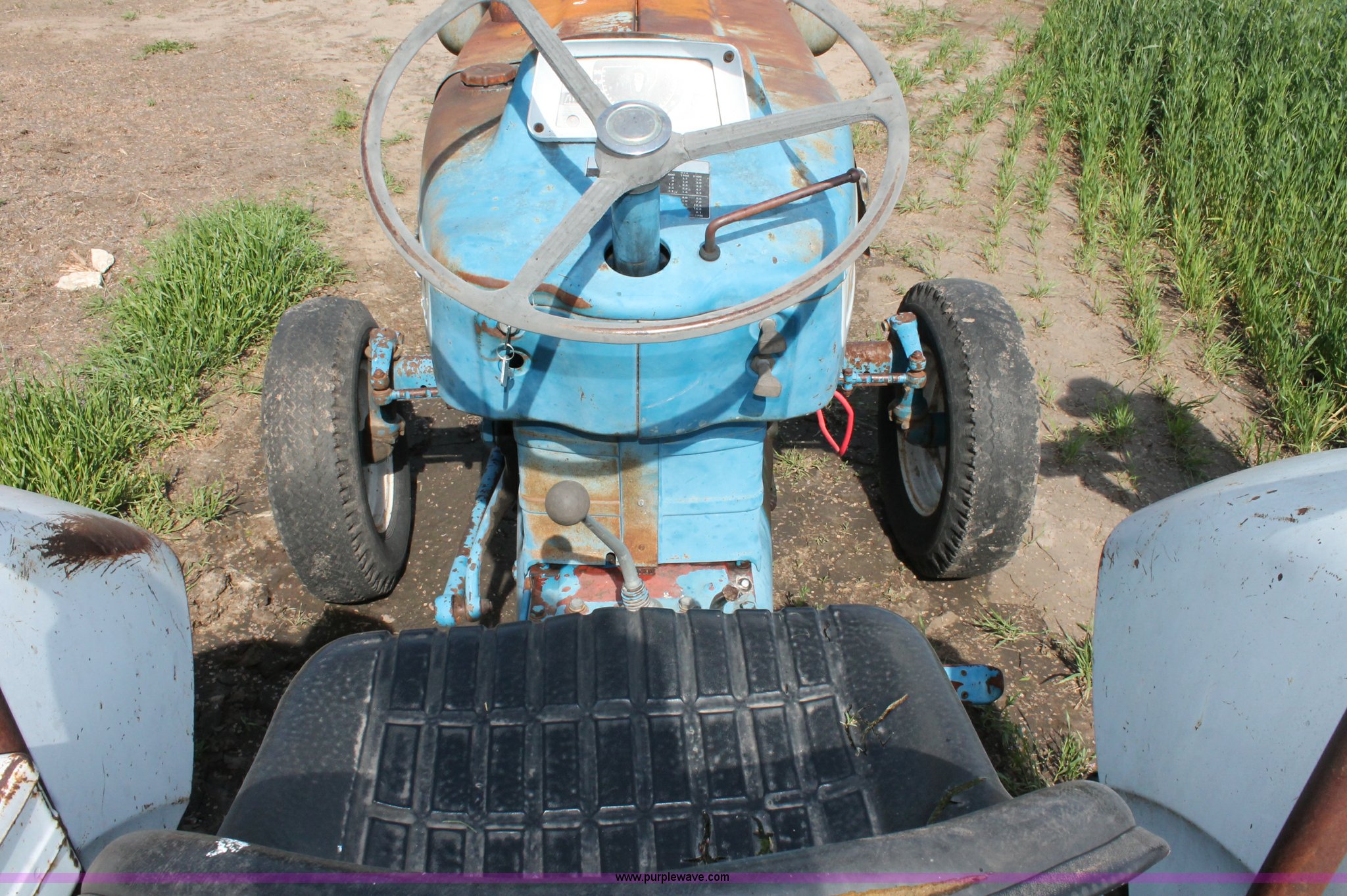 Ford 5000 tractor in Jamestown, KS | Item D7871 sold | Purple Wave