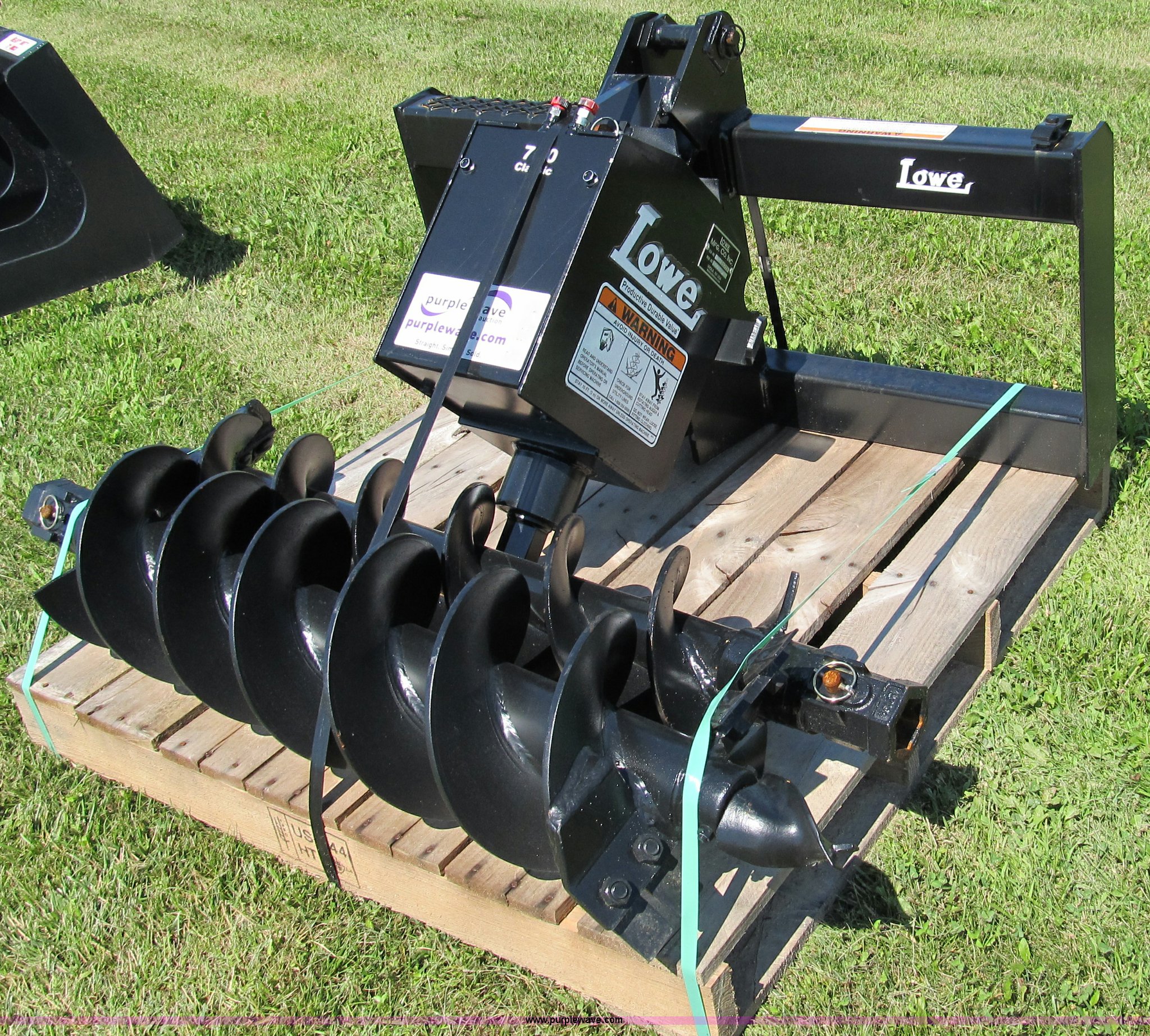 Lowe 750CH hydraulic auger skid steer attachment in Knapp, WI Item