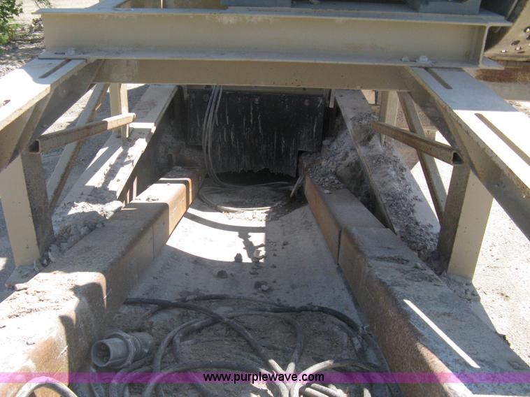 image for item A6192 2008 Kpi/jci 3850 New Holland impact crusher