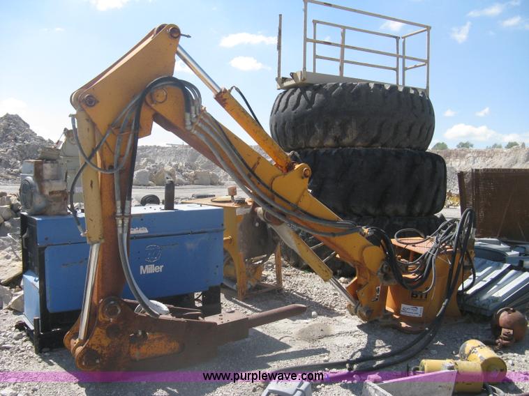 image for item A6195 2001 BTI crusher mounted breaker