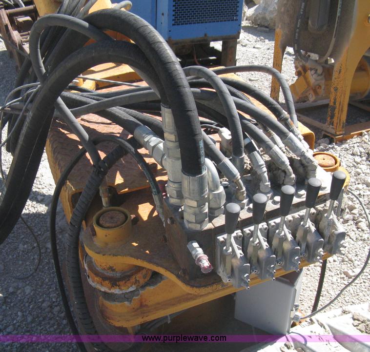 image for item A6195 2001 BTI crusher mounted breaker