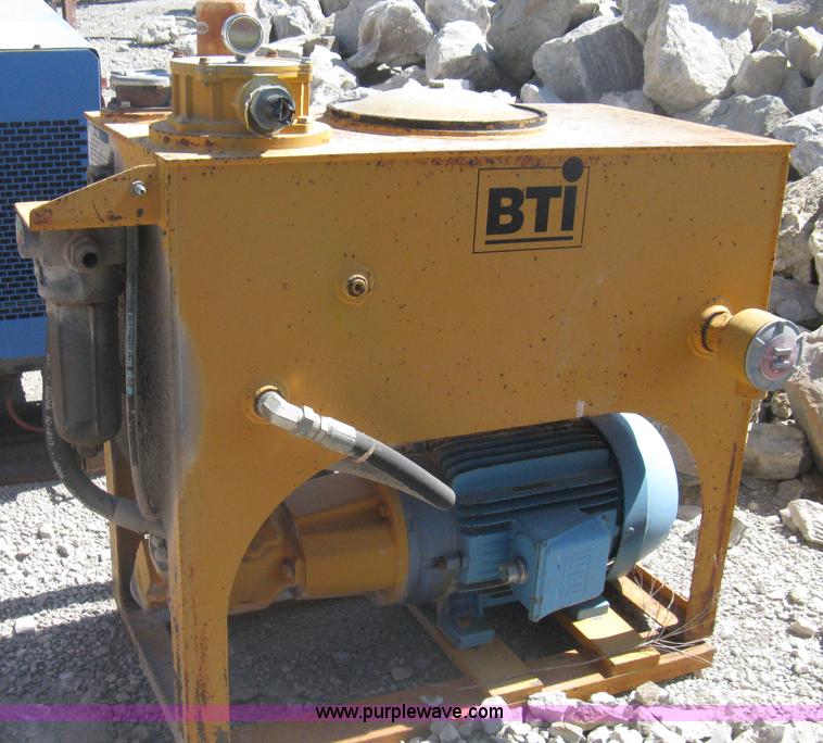 image for item A6195 2001 BTI crusher mounted breaker