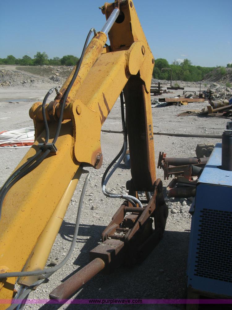 image for item A6195 2001 BTI crusher mounted breaker