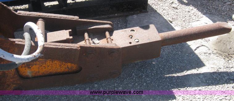 image for item A6195 2001 BTI crusher mounted breaker