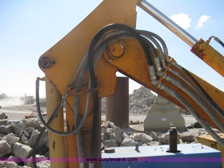 image for item A6195 2001 BTI crusher mounted breaker