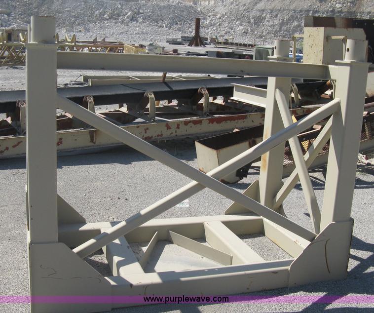 image for item A6195 2001 BTI crusher mounted breaker