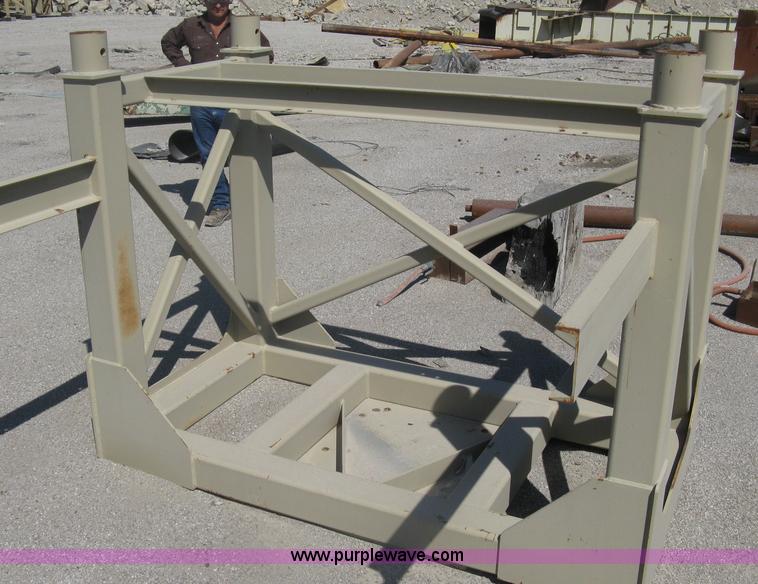 image for item A6195 2001 BTI crusher mounted breaker