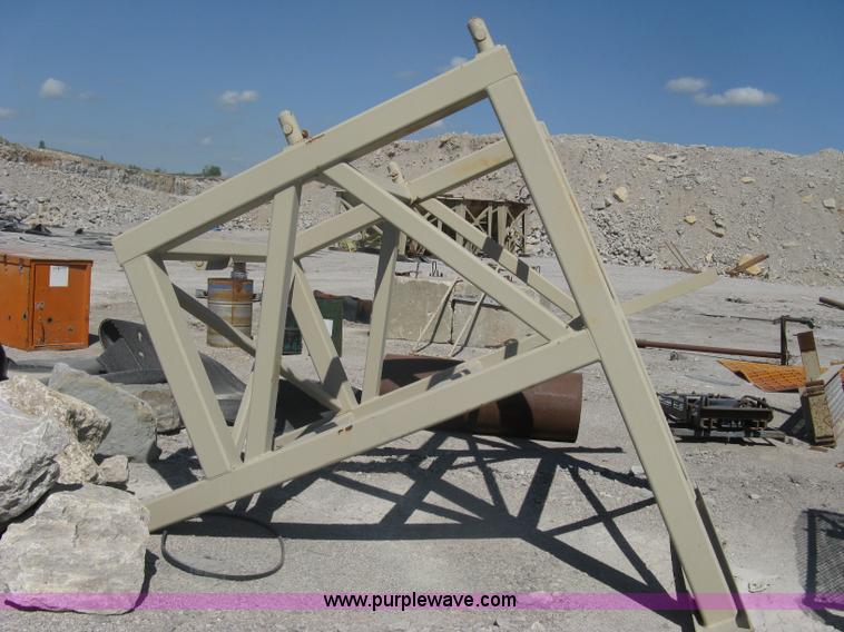 image for item A6195 2001 BTI crusher mounted breaker