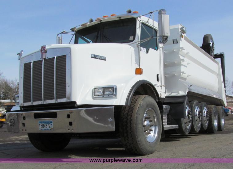 image for item A7507 2004 Kenworth T800B Super 18 dump truck