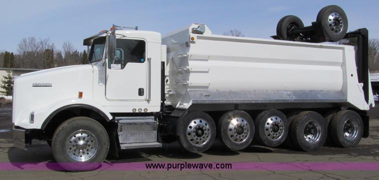 image for item A7507 2004 Kenworth T800B Super 18 dump truck